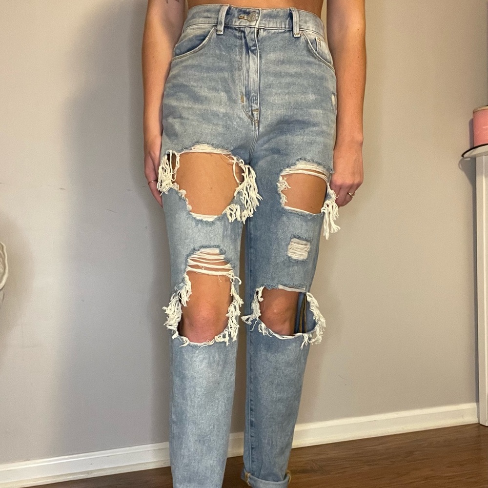 urban outfitters mom jeans